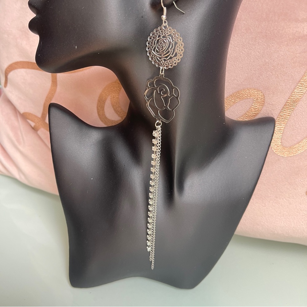 Sparkly Silver Tassel Earrings 🪩